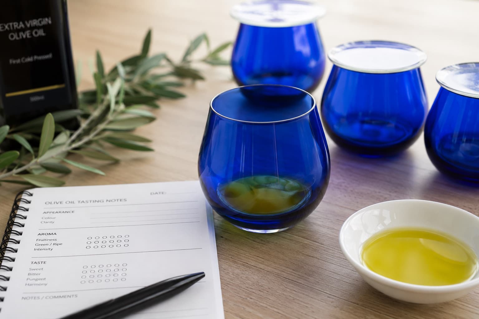 Verres de dégustation professionnelle d'huile d'olive